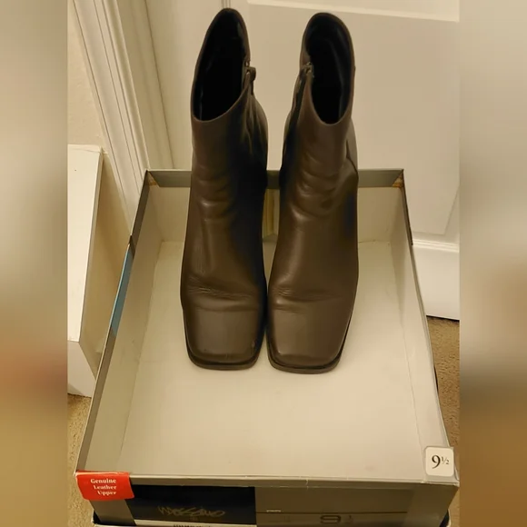 Chocolate brown boot (W) roomy 9.5 - Picture 1 of 11